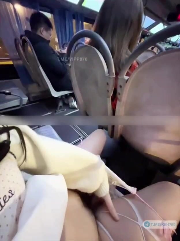 Dâm nữ loli cởi quần lót show hàng public trên xe bus tí thì bị phát hiện